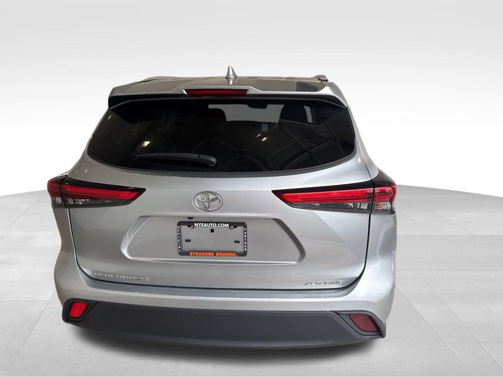 used 2022 Toyota Highlander car, priced at $35,888