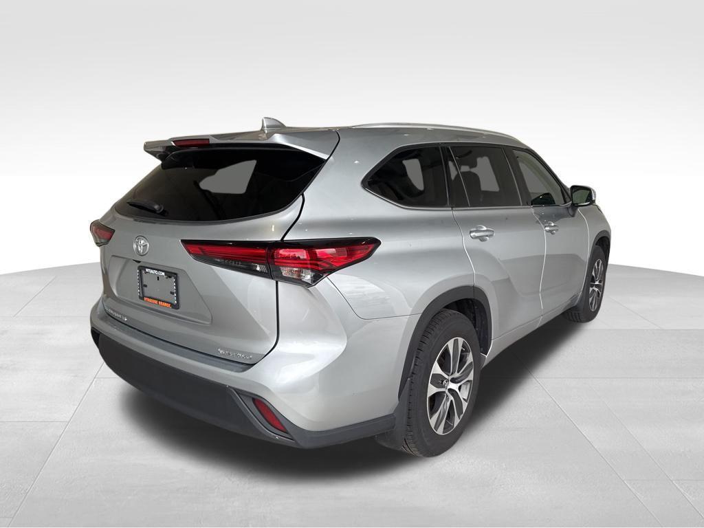 used 2022 Toyota Highlander car, priced at $35,888