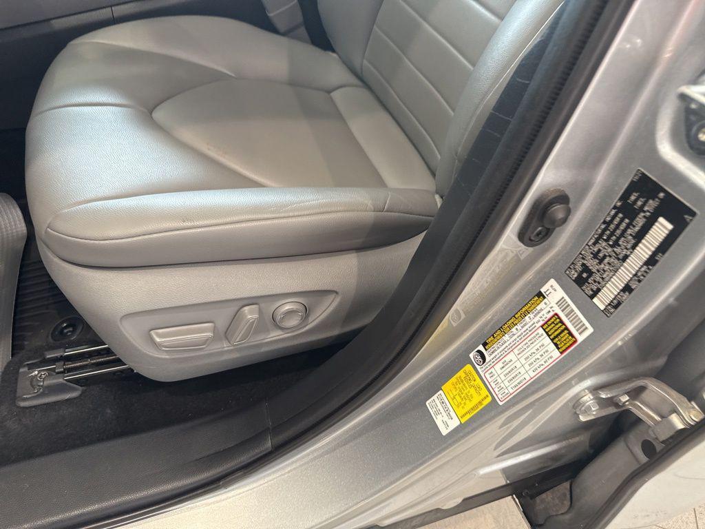 used 2022 Toyota Highlander car, priced at $35,888