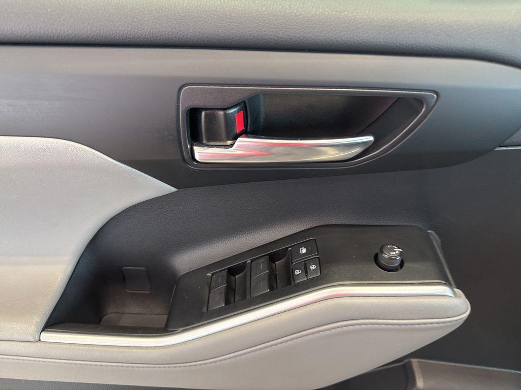 used 2022 Toyota Highlander car, priced at $35,888