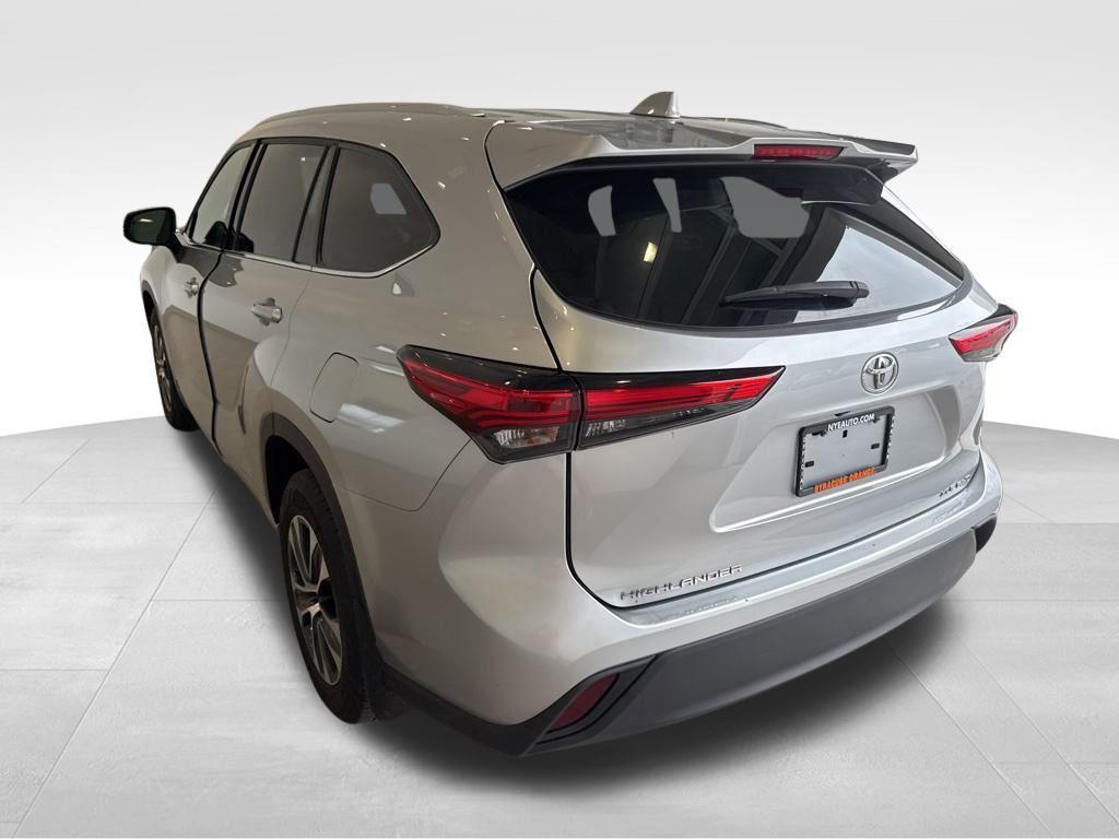 used 2022 Toyota Highlander car, priced at $35,888