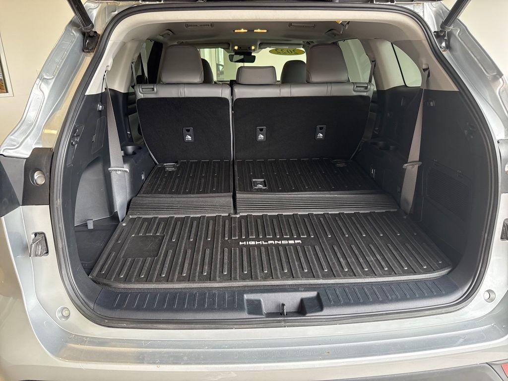 used 2022 Toyota Highlander car, priced at $35,888