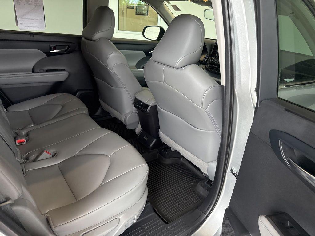 used 2022 Toyota Highlander car, priced at $35,888
