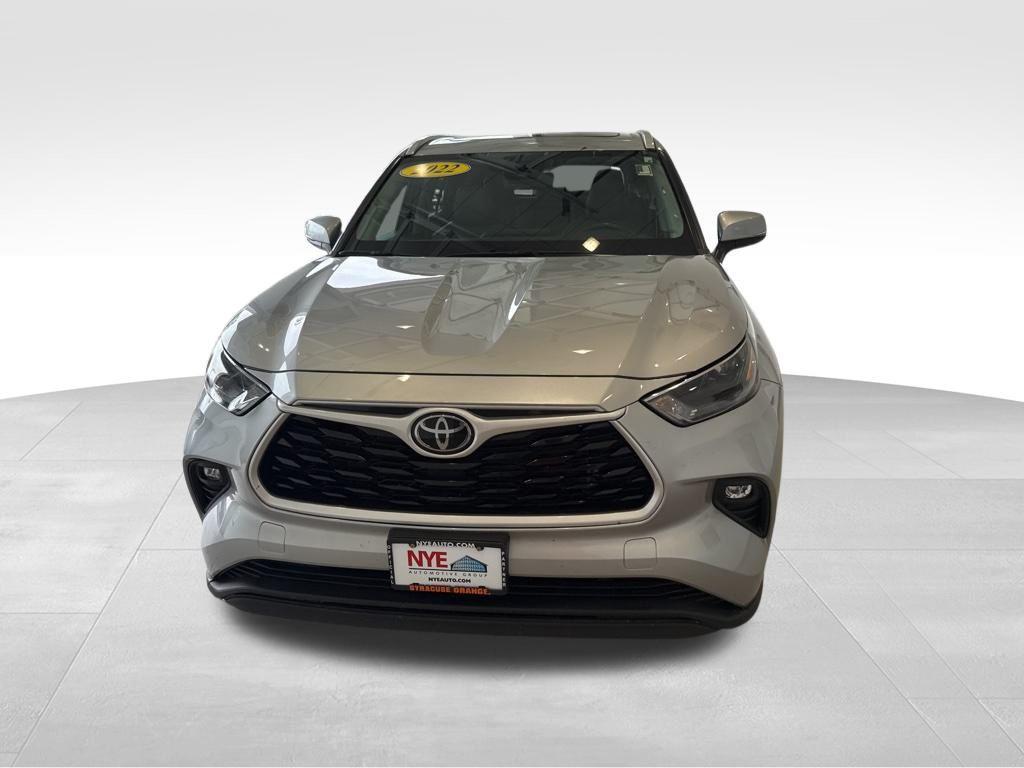 used 2022 Toyota Highlander car, priced at $35,888