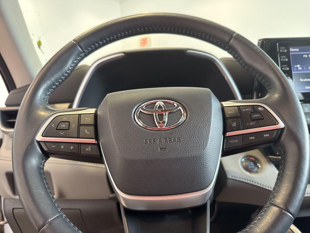 used 2022 Toyota Highlander car, priced at $35,888