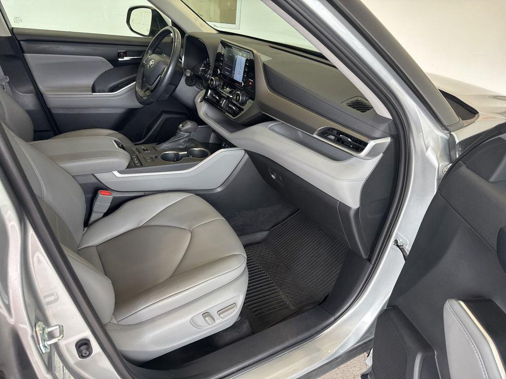 used 2022 Toyota Highlander car, priced at $35,888