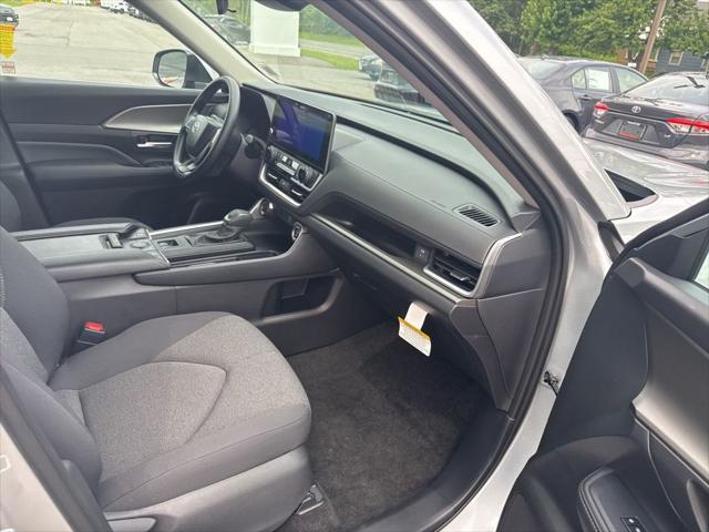 new 2025 Toyota Highlander car