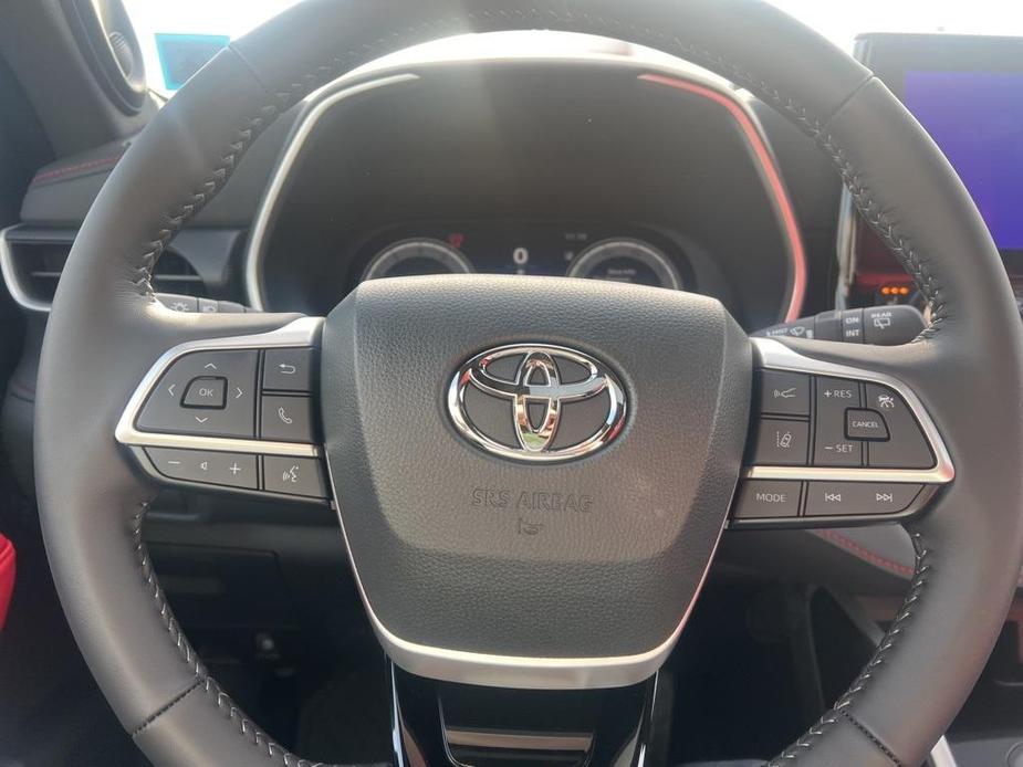 new 2025 Toyota Highlander car, priced at $50,998