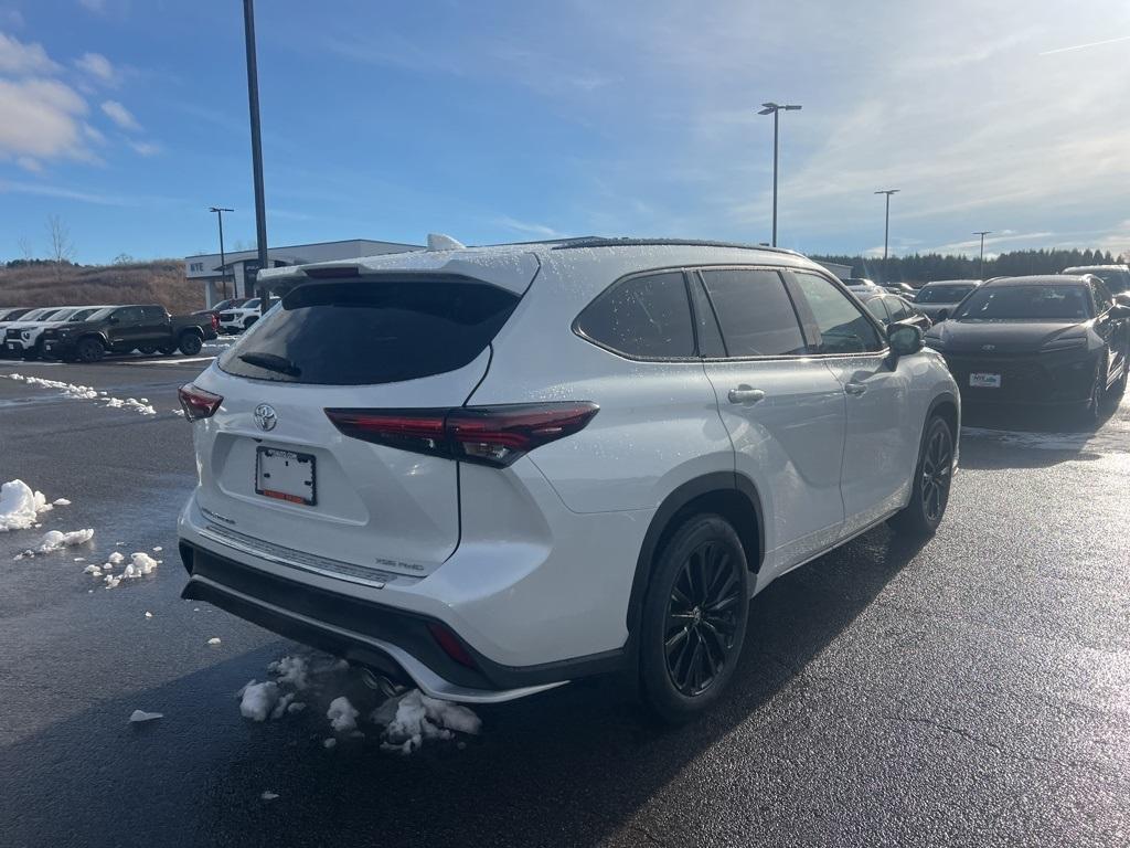 new 2025 Toyota Highlander car, priced at $50,998