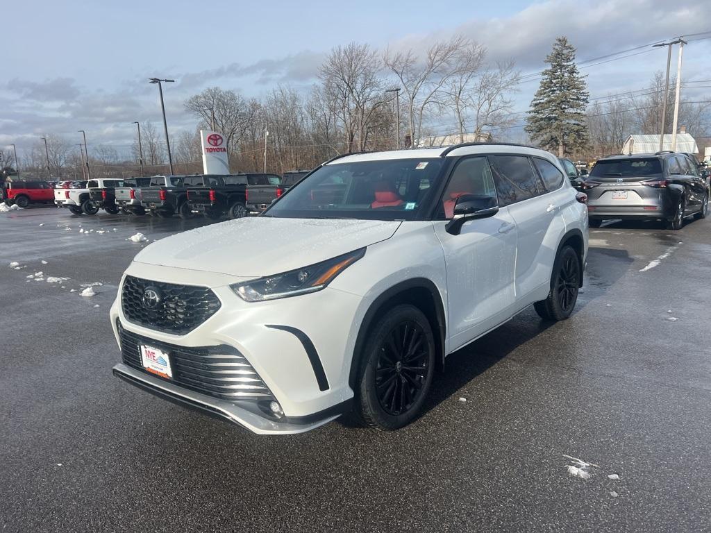 new 2025 Toyota Highlander car, priced at $50,998