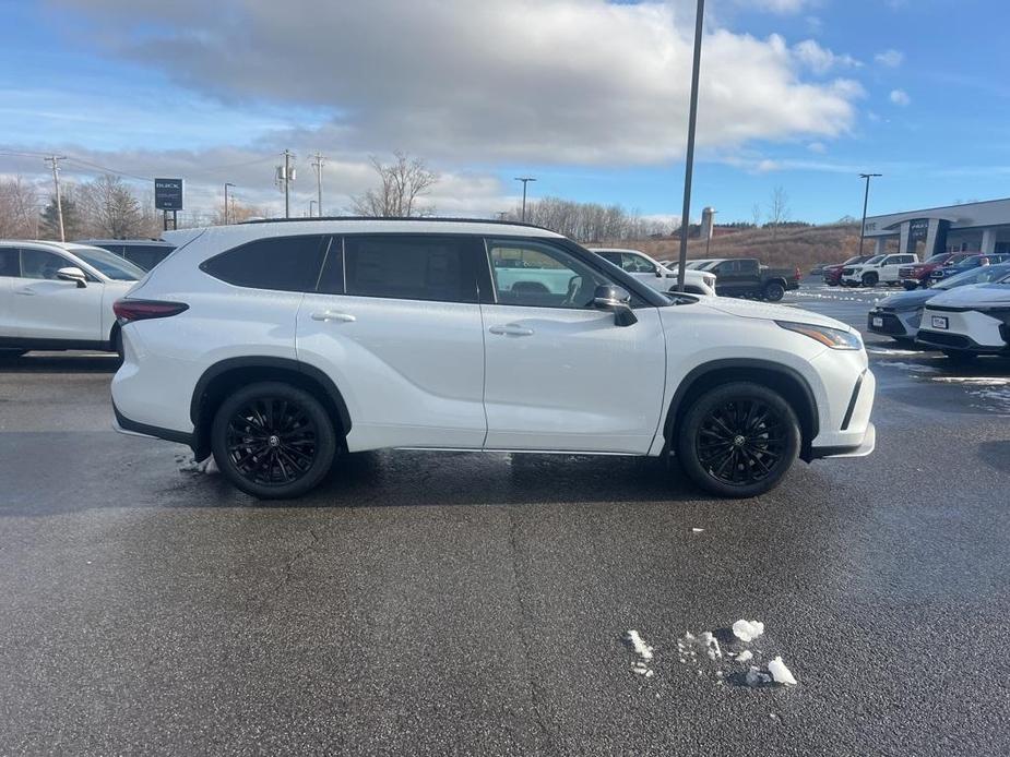 new 2025 Toyota Highlander car, priced at $50,998