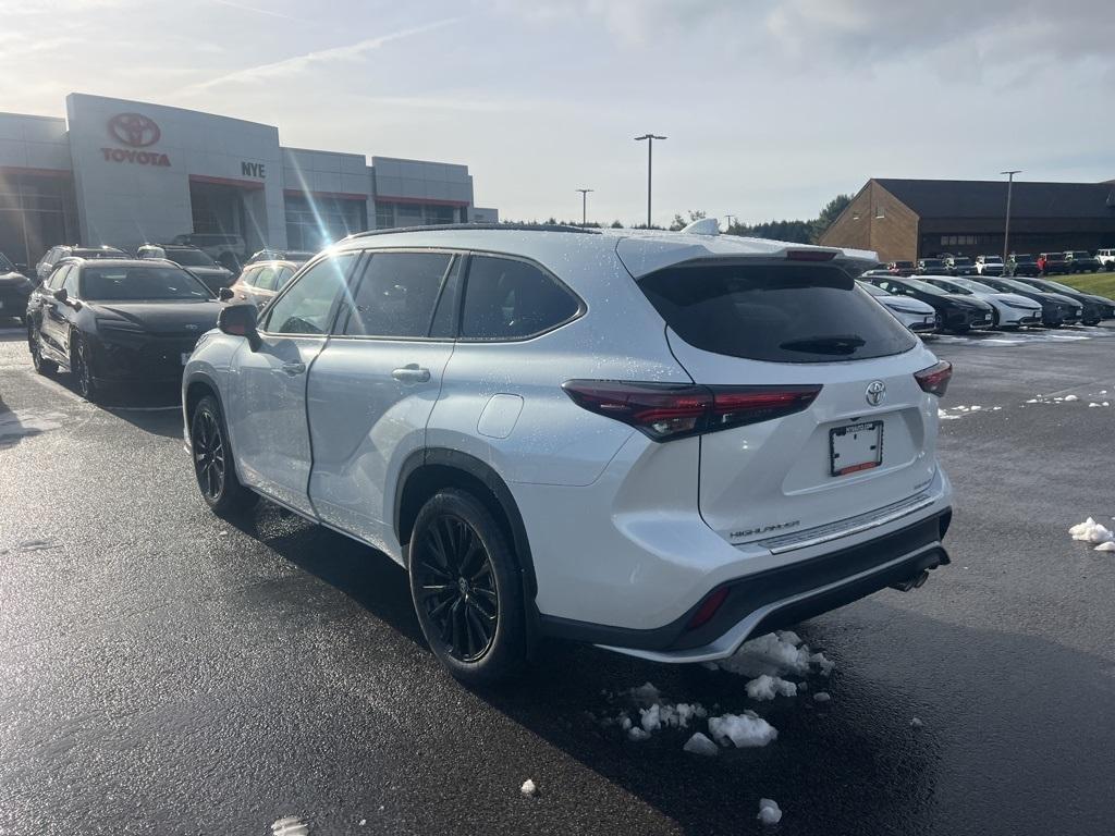 new 2025 Toyota Highlander car, priced at $50,998