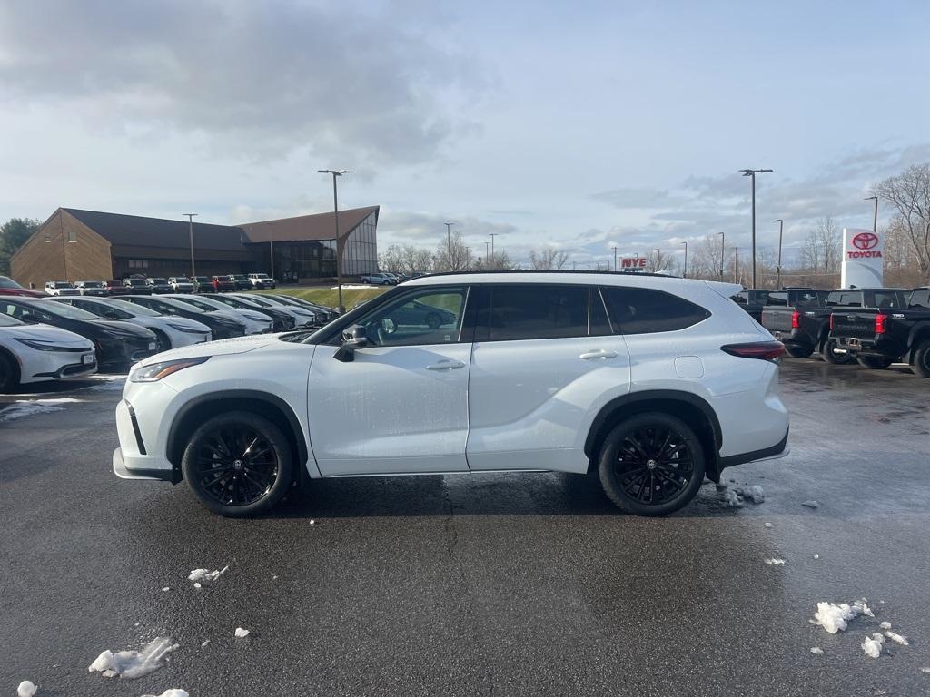 new 2025 Toyota Highlander car, priced at $50,998