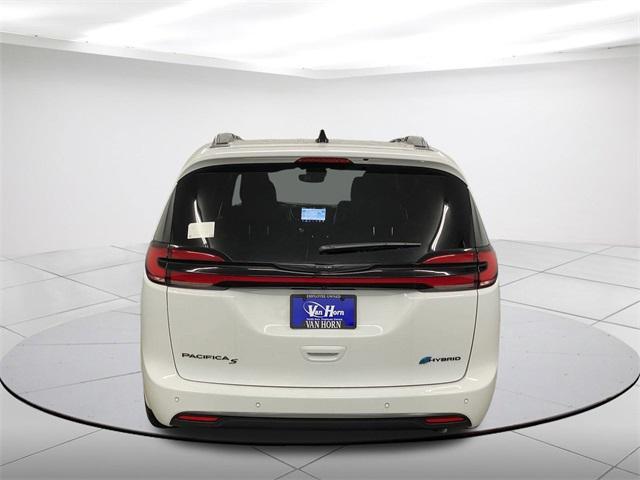 new 2024 Chrysler Pacifica Hybrid car, priced at $49,174