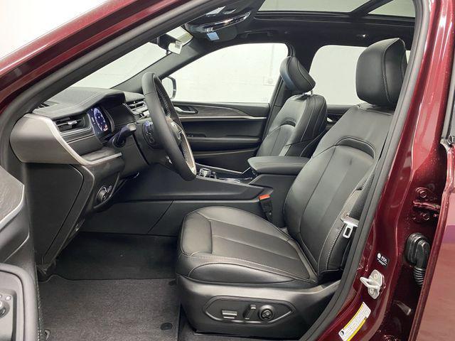 new 2025 Jeep Grand Cherokee car, priced at $45,975