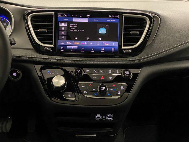 new 2025 Chrysler Pacifica car, priced at $45,833