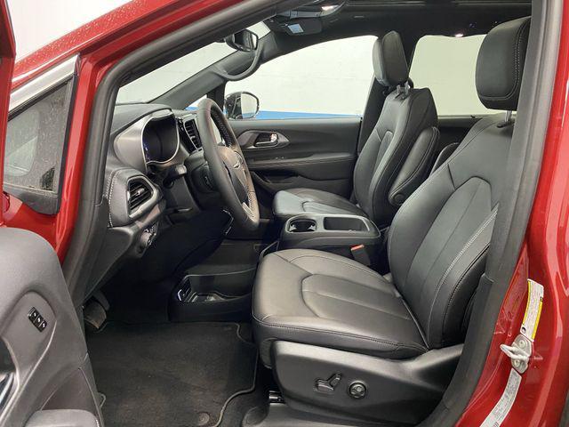 new 2025 Chrysler Pacifica car, priced at $45,833