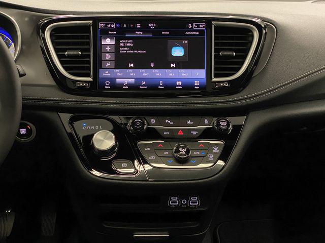new 2025 Chrysler Pacifica car, priced at $44,776