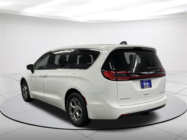 new 2024 Chrysler Pacifica car, priced at $43,040