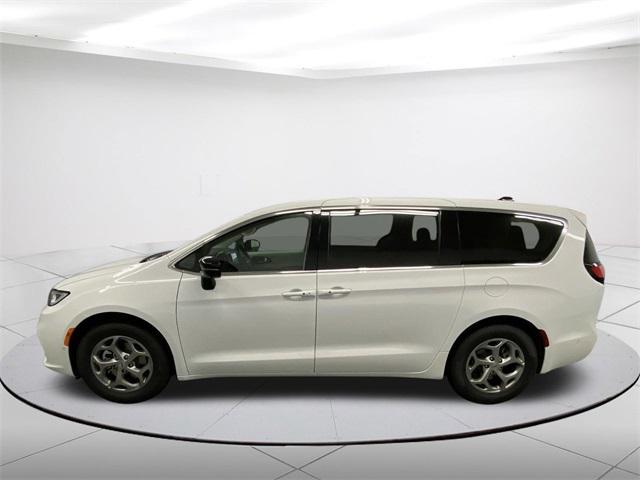 new 2024 Chrysler Pacifica car, priced at $43,040