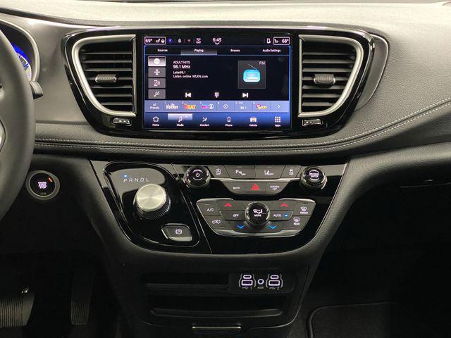 new 2025 Chrysler Pacifica car, priced at $44,368