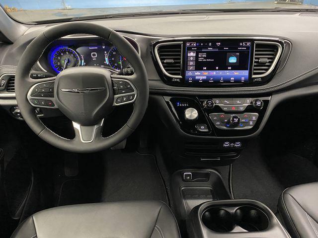 new 2025 Chrysler Pacifica car, priced at $44,368