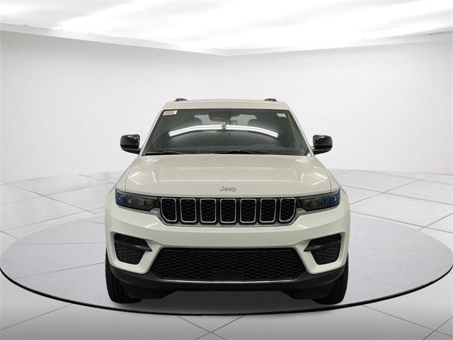 new 2025 Jeep Grand Cherokee car, priced at $40,510