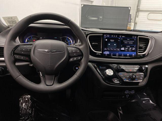 used 2022 Chrysler Pacifica Hybrid car, priced at $30,795