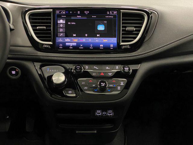 new 2025 Chrysler Pacifica car, priced at $44,776
