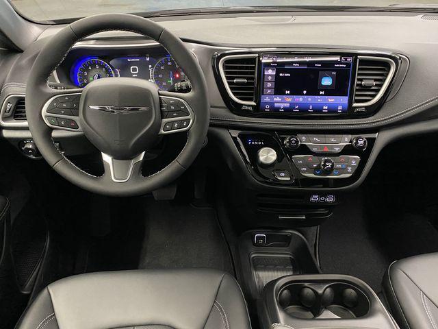 new 2025 Chrysler Pacifica car, priced at $44,776