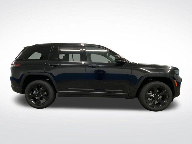new 2025 Jeep Grand Cherokee car, priced at $51,991