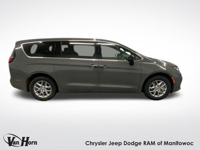 new 2025 Chrysler Pacifica car, priced at $45,235