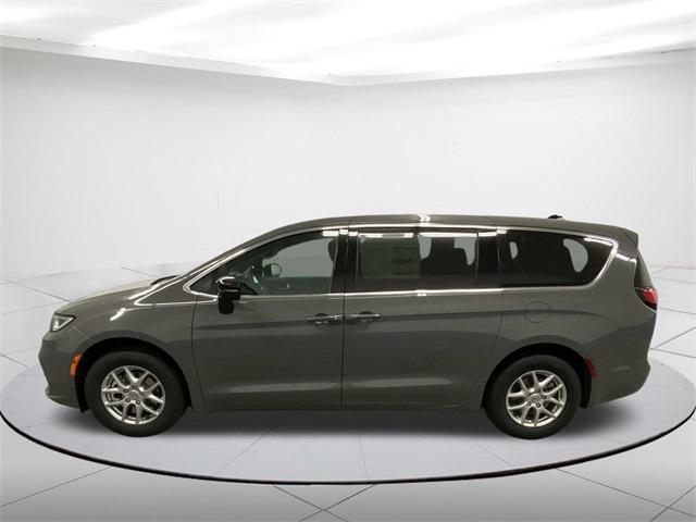 new 2025 Chrysler Pacifica car, priced at $45,920