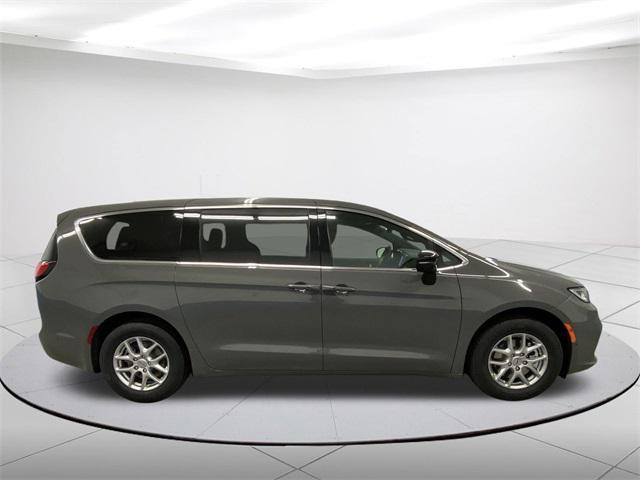 new 2025 Chrysler Pacifica car, priced at $45,920