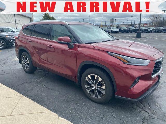used 2021 Toyota Highlander car, priced at $37,896