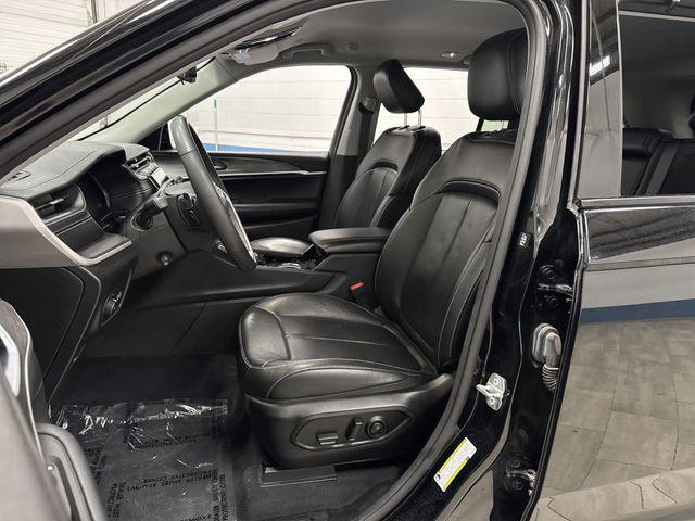 used 2023 Jeep Grand Cherokee car, priced at $29,999