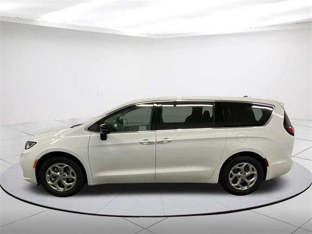 new 2024 Chrysler Pacifica car, priced at $42,889