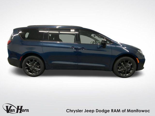 new 2025 Chrysler Pacifica car, priced at $55,281