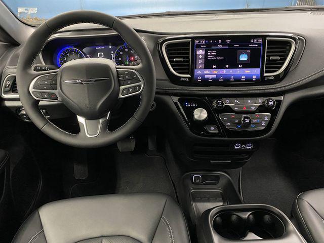 new 2025 Chrysler Pacifica car, priced at $44,368