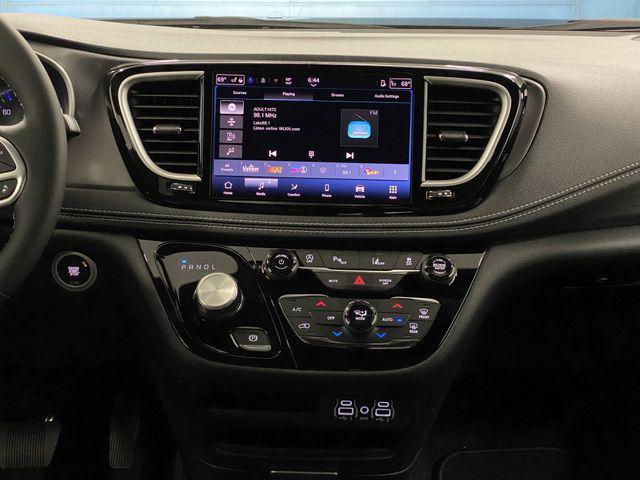 new 2025 Chrysler Pacifica car, priced at $44,368