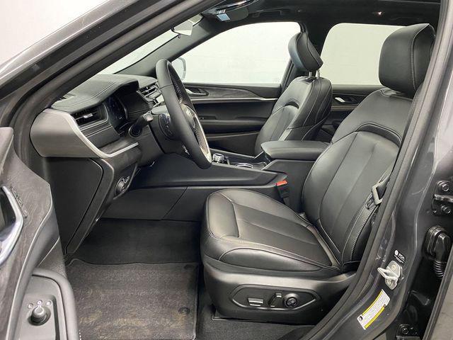 new 2025 Jeep Grand Cherokee car, priced at $42,980