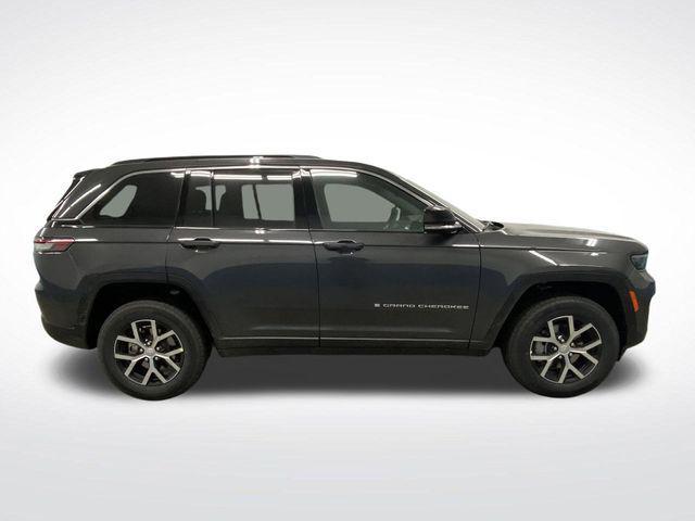 new 2025 Jeep Grand Cherokee car, priced at $42,980
