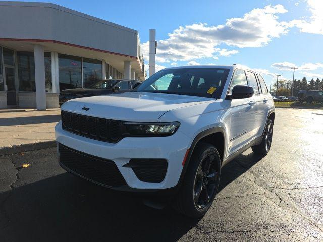 new 2025 Jeep Grand Cherokee car, priced at $42,619
