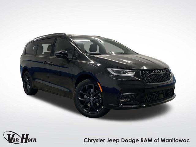 new 2026 Chrysler Pacifica car, priced at $51,402