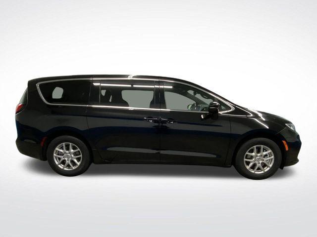 new 2025 Chrysler Pacifica car, priced at $38,097