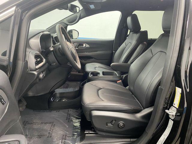 new 2025 Chrysler Pacifica car, priced at $38,097