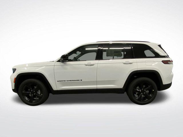 new 2025 Jeep Grand Cherokee car, priced at $49,928