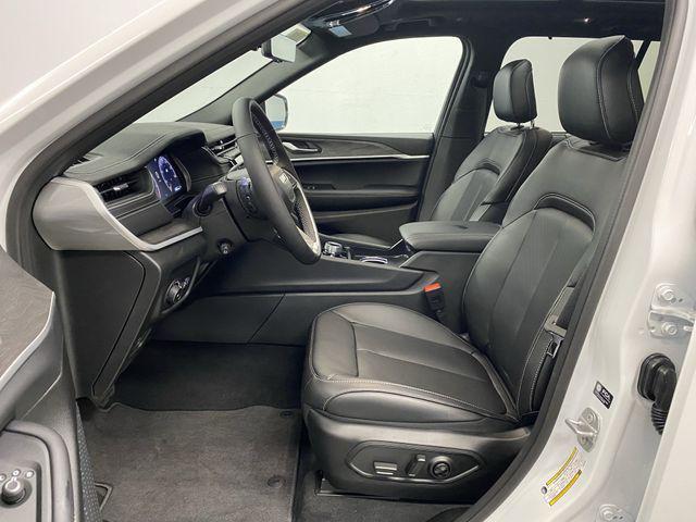 new 2025 Jeep Grand Cherokee car, priced at $49,928