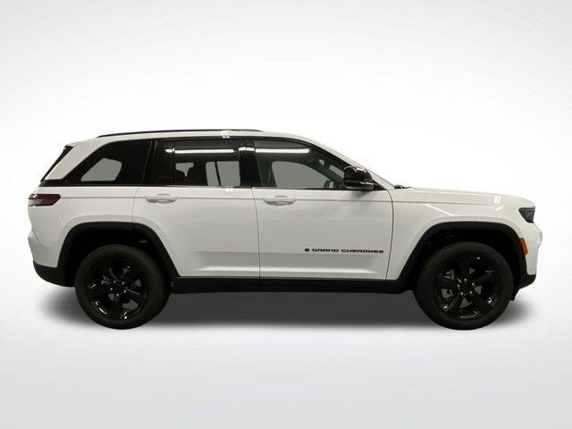 new 2025 Jeep Grand Cherokee car, priced at $49,928