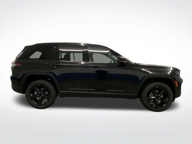new 2025 Jeep Grand Cherokee car, priced at $43,637